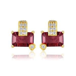 •Exquisite Red Gemstone Cubic Zirconia Stud Earring Minimalist 925 Silver Design